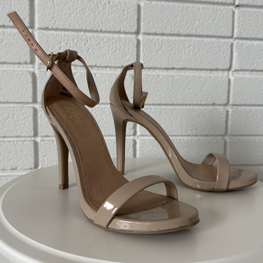 Nude Heels Size 5